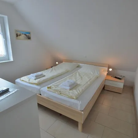 Ferienwohnung-neuhaus